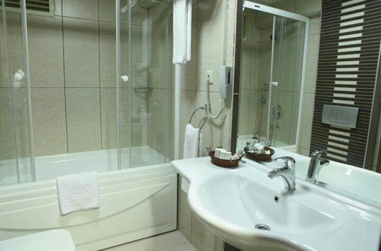 Tac Mahal Hotel อิสตันบูล ภายนอก รูปภาพ